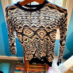 Patterned grey sweater
